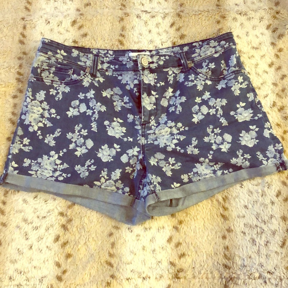 New York & Company floral denim shorts size 14